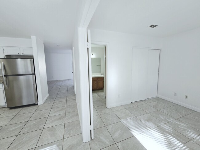 Building Photo - 9433 Valencia Canyon Dr