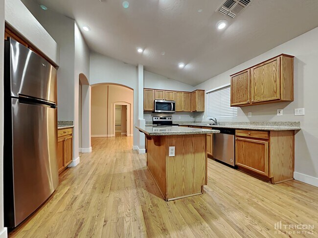Building Photo - 9126 W Serrano St