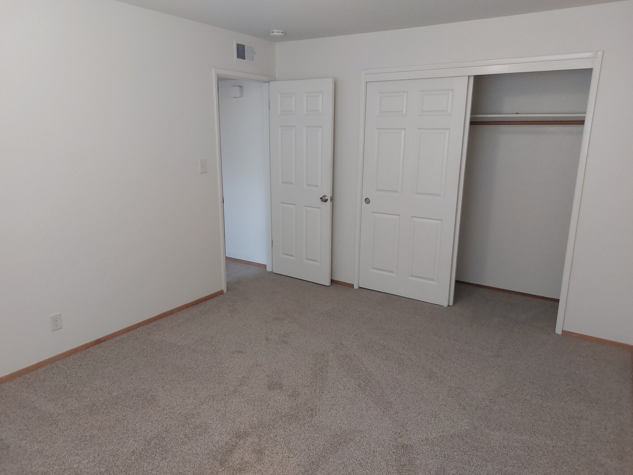 Building Photo - 1100 Ranchero Way