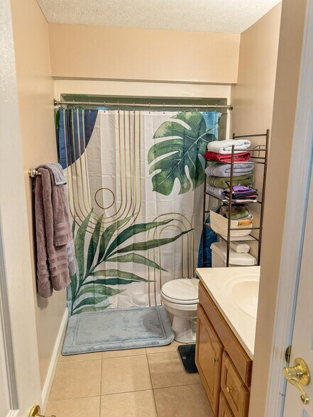 Building Photo - 429 Mansfield Ave