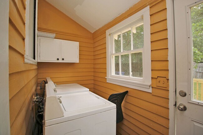 Building Photo - PRE-LEASE for July 2026 - 5 Bedroom, 2.5 B...