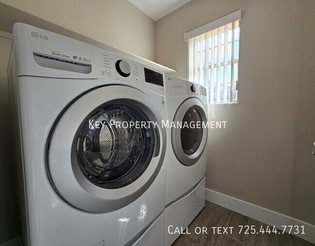 Building Photo - BEAUTIFUL 3 BED, 2 BATH HOME WITH OPEN FLO...