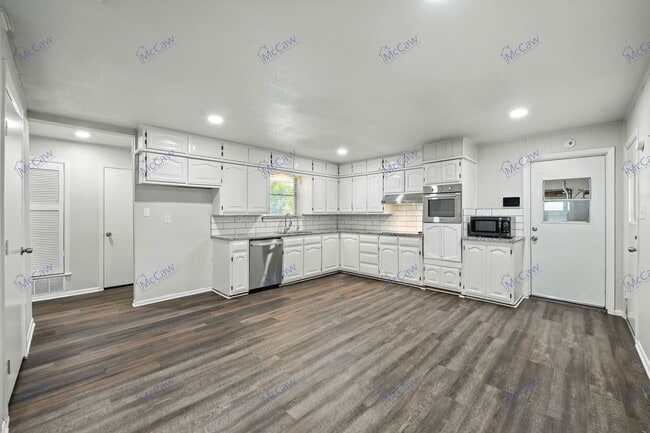 Building Photo - 223 Annetta Rd