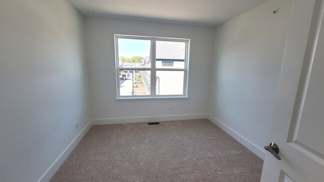 Building Photo - 8377 Mulberry Ave