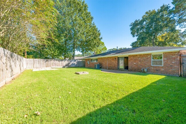 Building Photo - 9330 Meadowbriar Ln