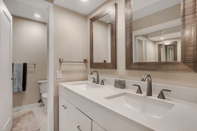 Building Photo - 1530 Greenbriar Blvd