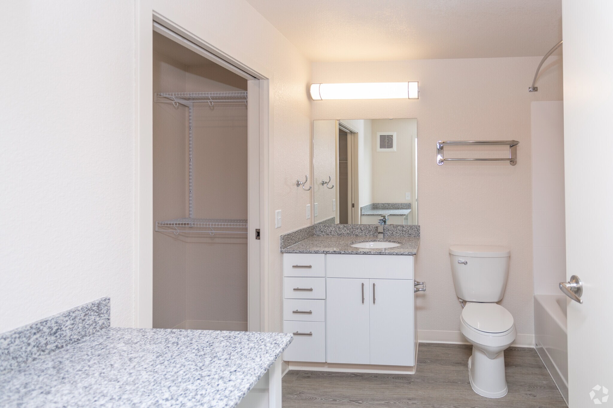 1BR, 1BA - Waterwalk Minneapolis - Plymouth