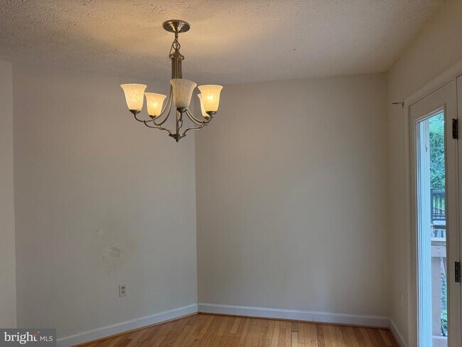 Building Photo - 5491 Prince William Ct