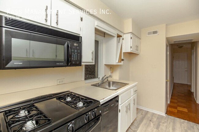 Primary Photo - 415 W Armitage Ave