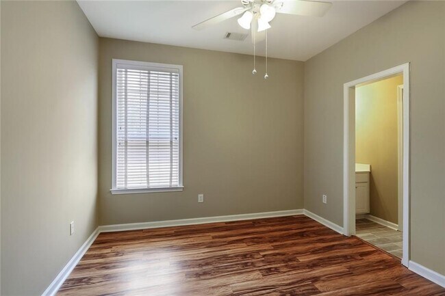 Building Photo - 1550 Argonne Ln