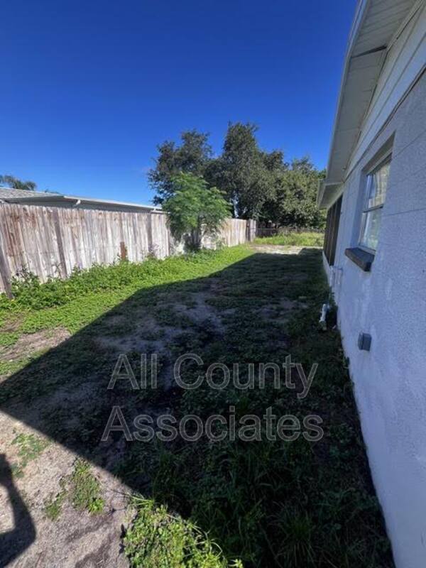 Building Photo - 11115 Yellowwood Ln