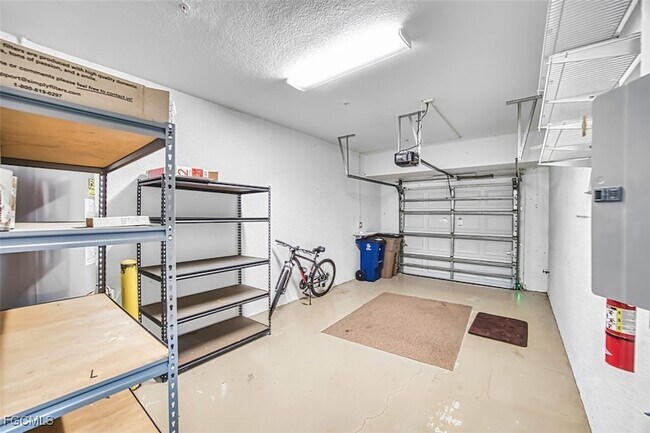 Building Photo - 3211 Cottonwood Bend