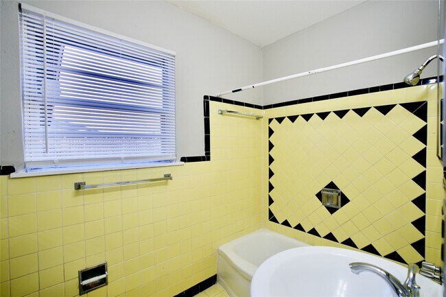 Building Photo - 8733 Robindell Dr