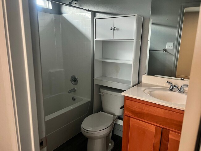Building Photo - 2814 Leroy Cir