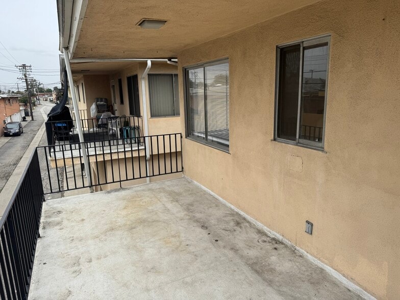 Building Photo - 2227 W Beverly Blvd