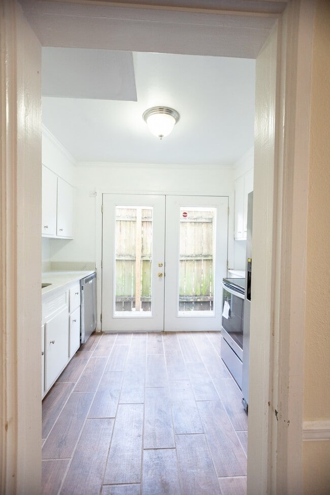 Building Photo - 47 Laurens St