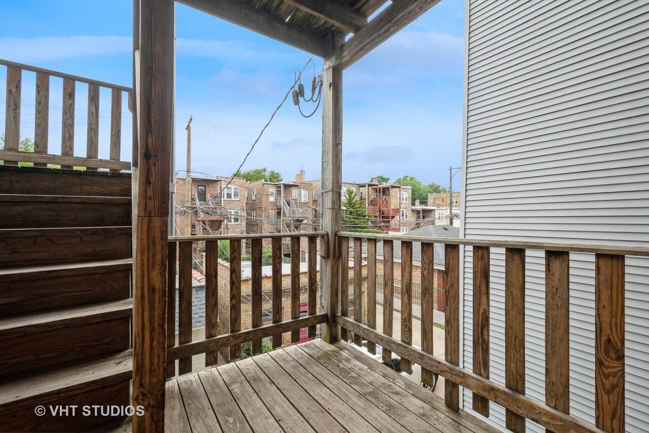 Back Deck 2 - 6335 N Claremont Ave