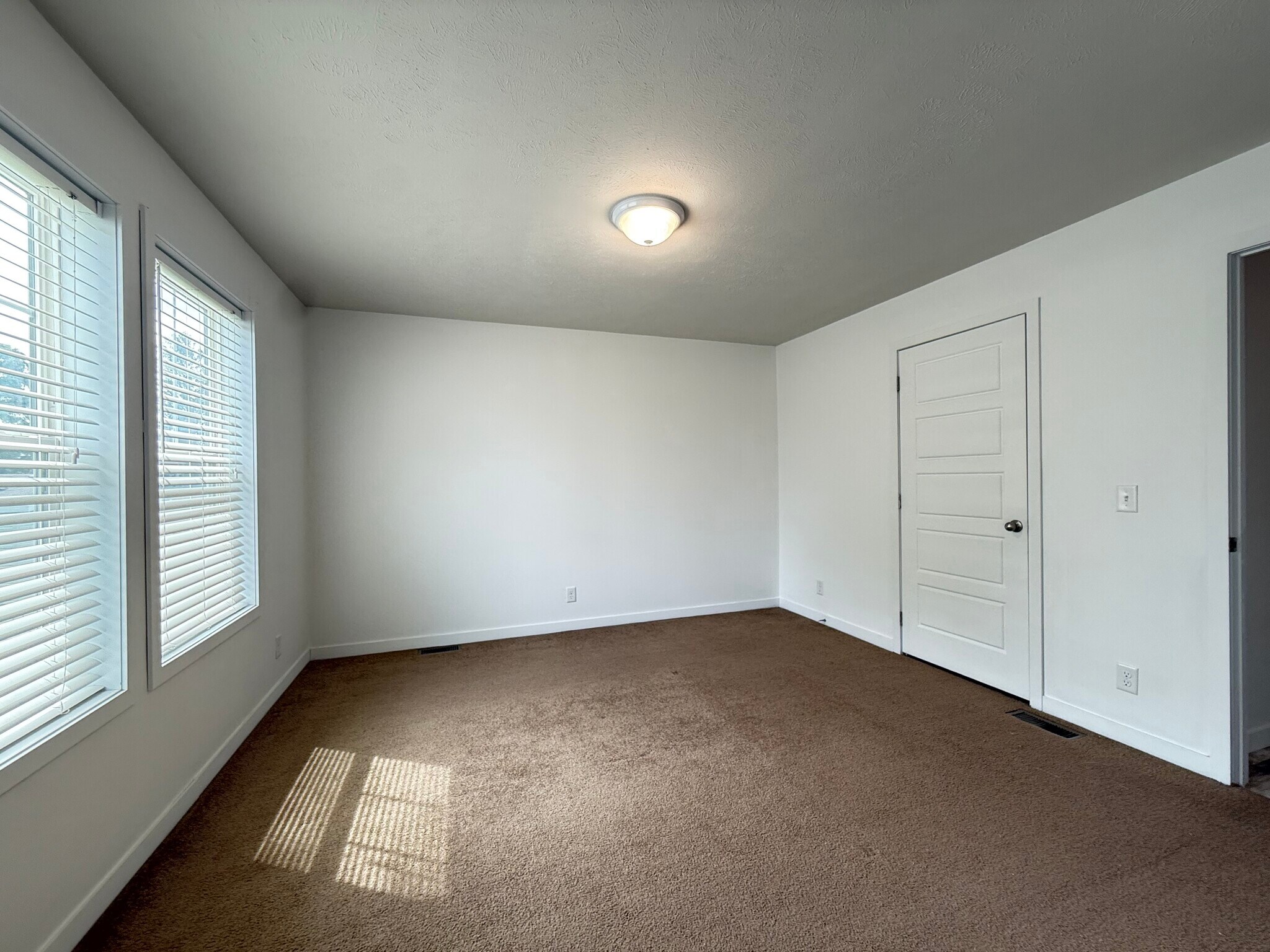 Building Photo - 2018 Lark Ln NW