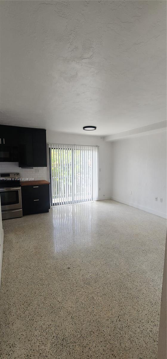 Building Photo - 1960 SW 27th Ave