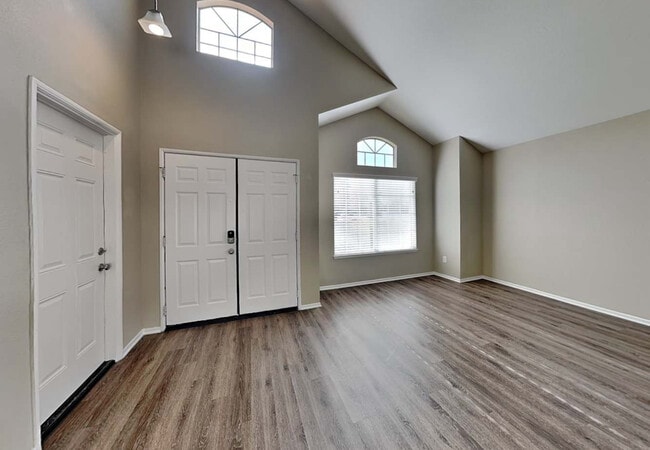 Building Photo - 112 Placid Ave