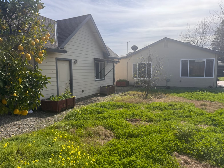 Building Photo - 2321-2321 Pamela Ln