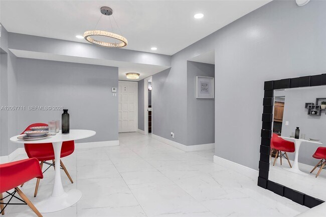 Building Photo - 3300 Spanish Moss Terrace