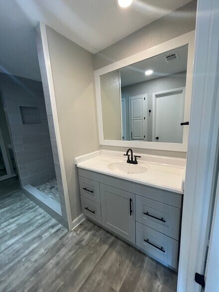 Building Photo - 3924 Waterford Way