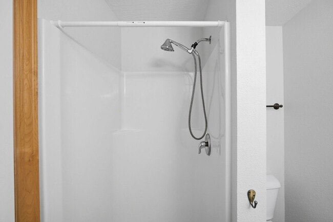 Building Photo - 2 Bed 2 Bath Condo - Near Shopping!