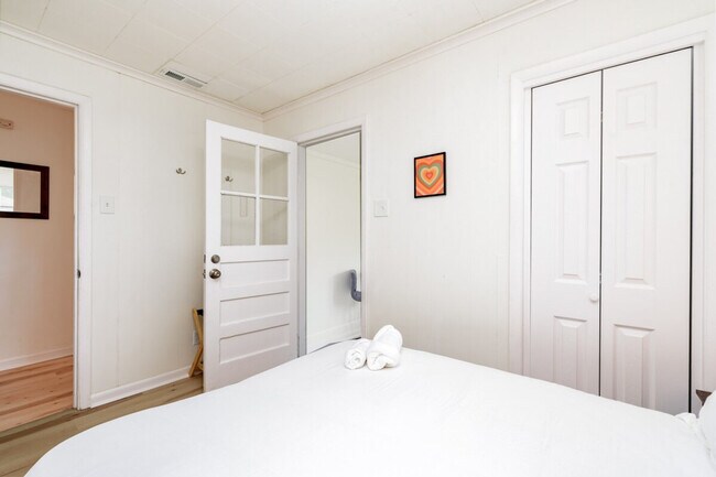 Building Photo - 4421 Picajune Ave