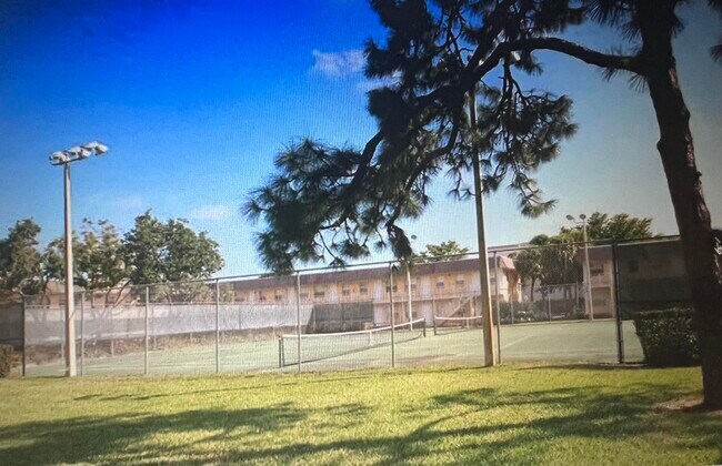 Building Photo - 5150 NE 6th Ave