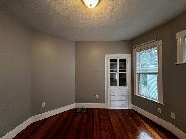 Building Photo - 11 Sunset St