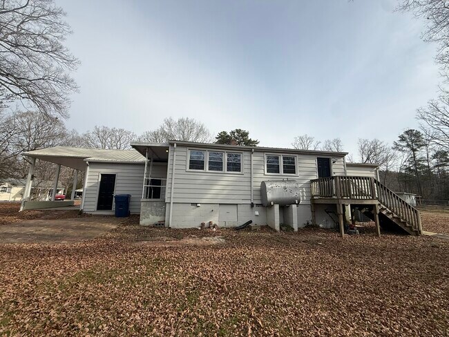 Building Photo - 671 E Forest St