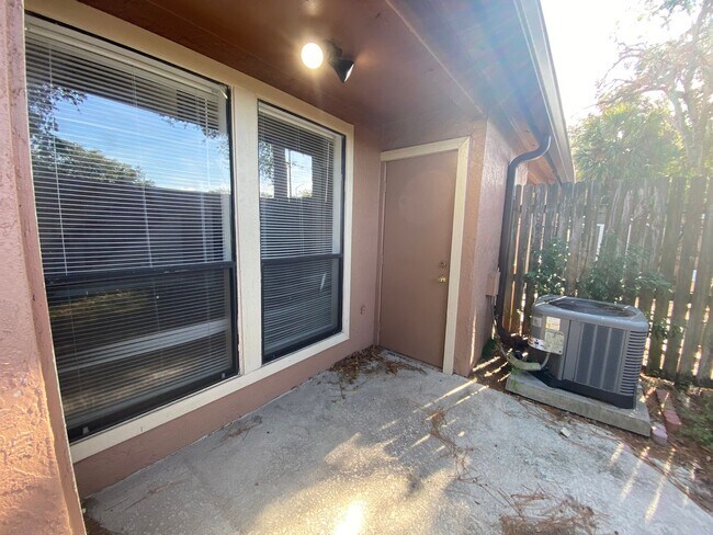 Building Photo - Winter Park Villas! Full Sail/Winter Park 2/2 condo available now!