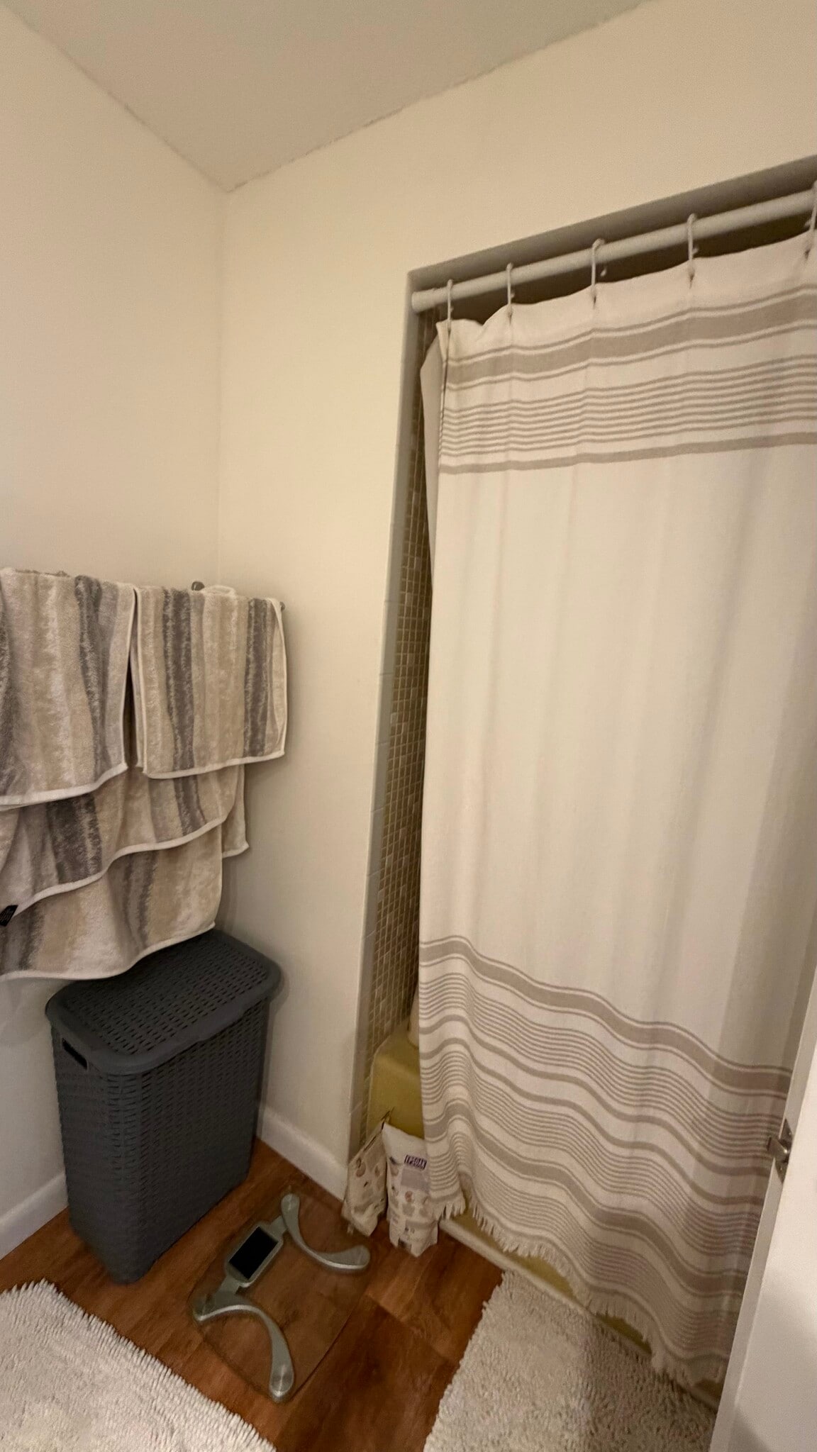 Building Photo - 1004 Paradise Rd