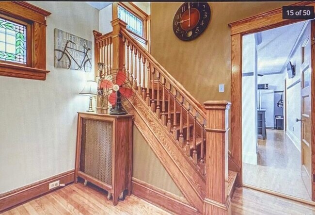 FOYER - 136 Gold St