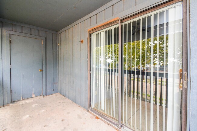 Building Photo - 9009 Richmond Ave.