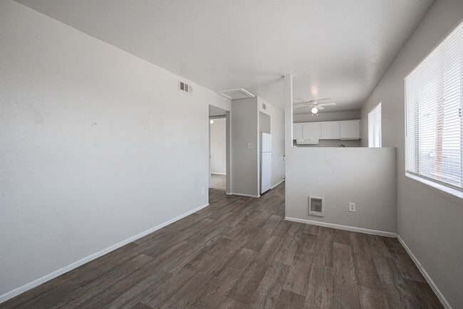 Building Photo - 622 N 30th Pl