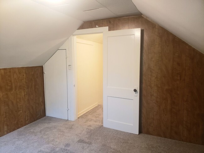 Building Photo - Charming Cottage in Woodburn with Large Yard!