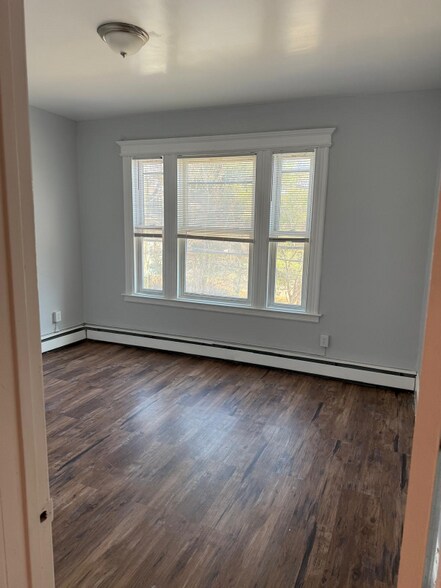 Building Photo - 17-19-19 Ellsworth St