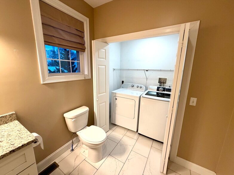 Building Photo - 46B Dominion Rd