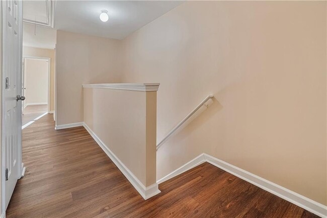 Building Photo - 1938 Dilcrest Dr