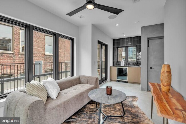 Building Photo - 110 S Bonsall St