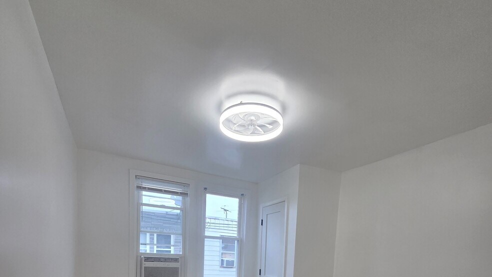 Building Photo - 619 Brill St