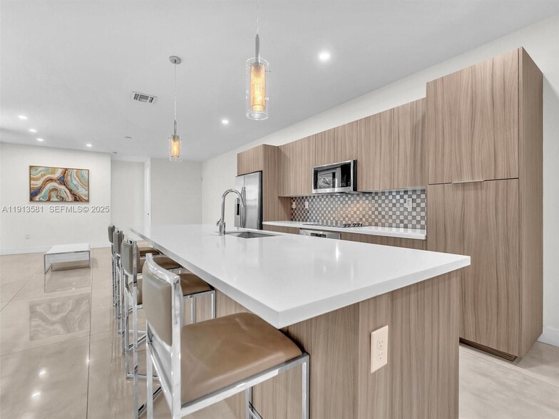 Building Photo - 10250 NW 76th Ter