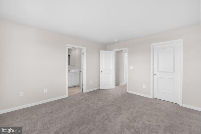 Building Photo - 569 Seeback Dr