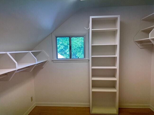 Building Photo - Elegant 4 + 3.5 Pool Home Van Nuys $1,000 Move in Special before May 1st 2026