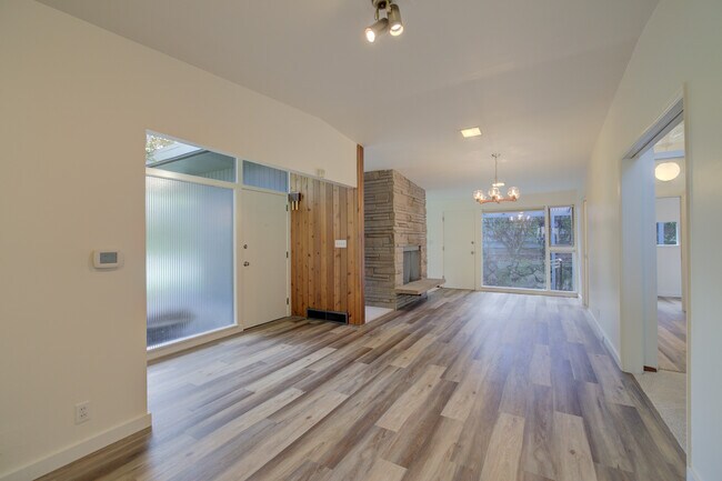 Building Photo - 8241 45th Ave NE