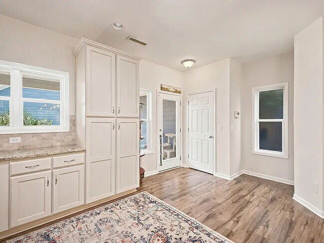 Building Photo - Lease OR Lease to Own