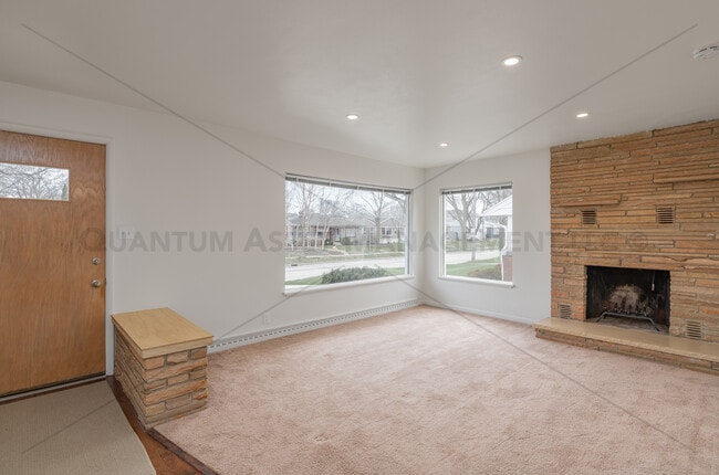 Building Photo - 5415 N Lydell St