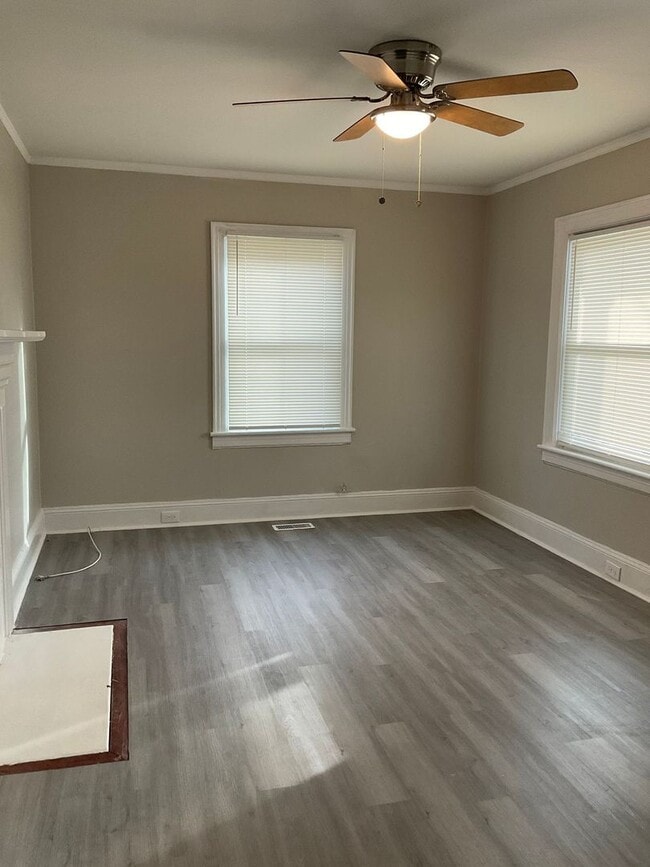 Building Photo - You will love this 2 bedroom/1 bath home in Gastonia.